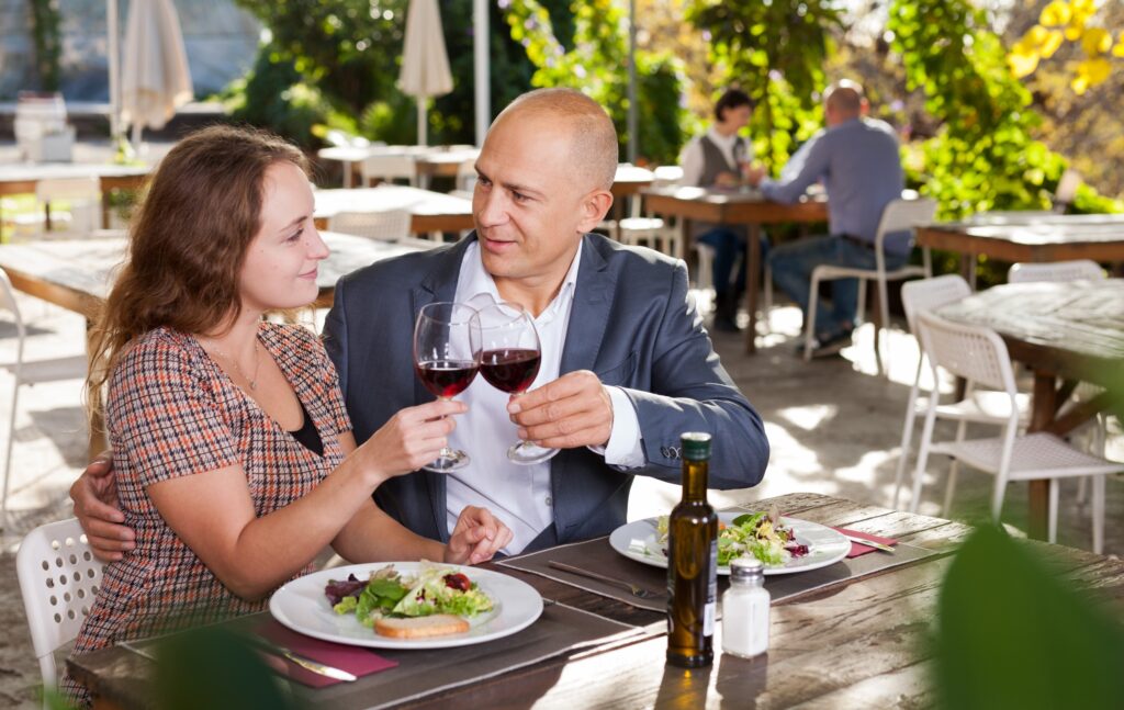 Outdoor Dining Injuries: Avoiding Al Fresco Accidents